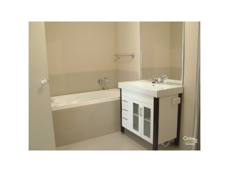 1/56 Bluetail Crescent, Upper Coomera QLD 4209