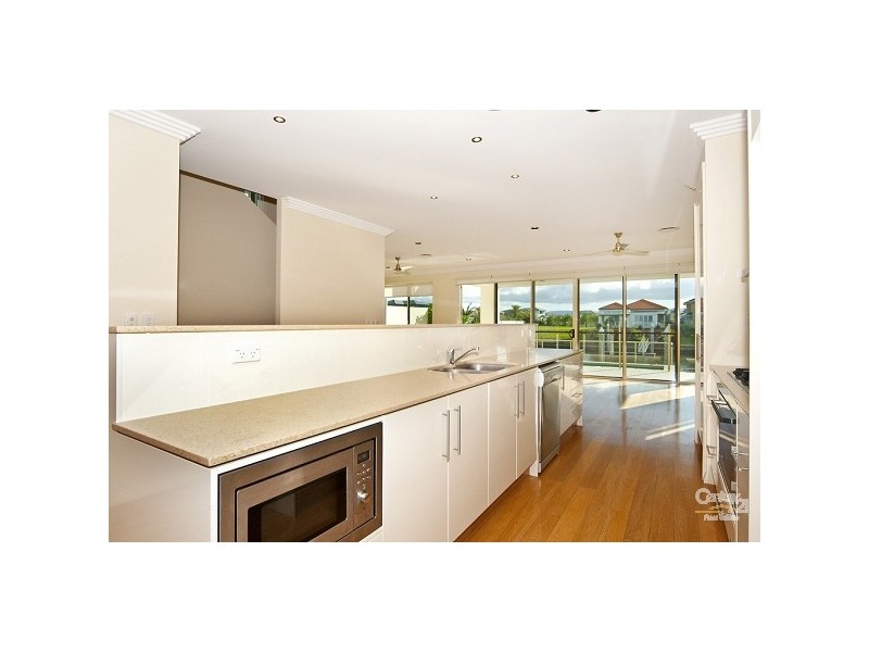 7404 Ellensbrook Dr, Hope Island QLD 4212