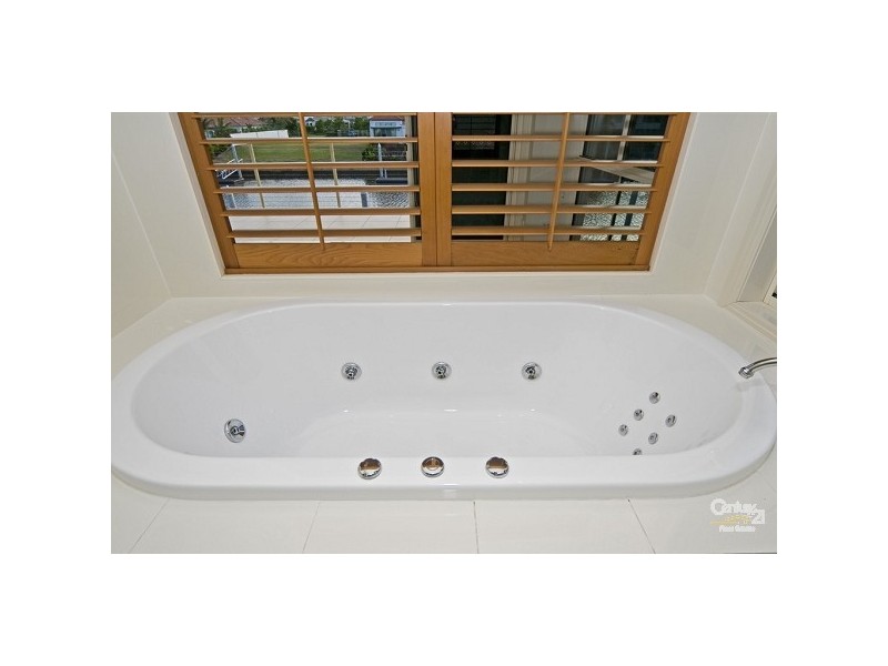 7404 Ellensbrook Dr, Hope Island QLD 4212