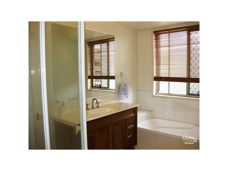 24 Oak Hill Cres, Parkwood QLD 4214