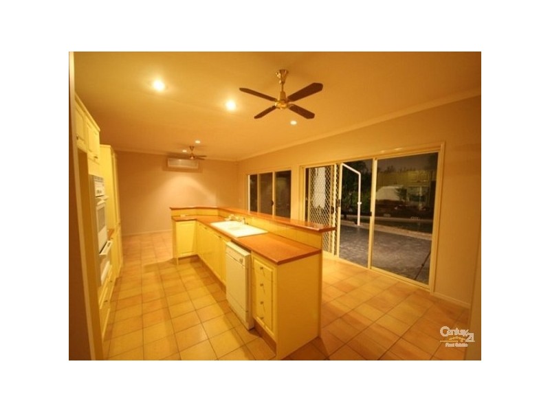 23 Fitzalan Cct, Arundel QLD 4214