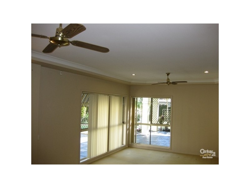 23 Fitzalan Cct, Arundel QLD 4214