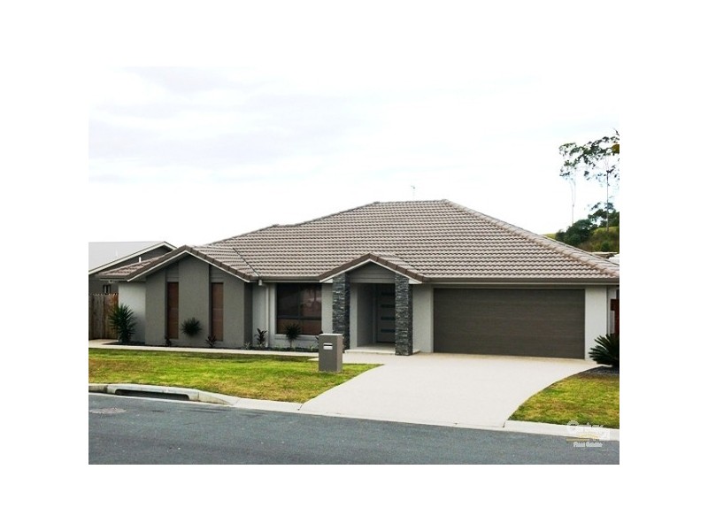 18 Elkins St, Pacific Pines QLD 4211