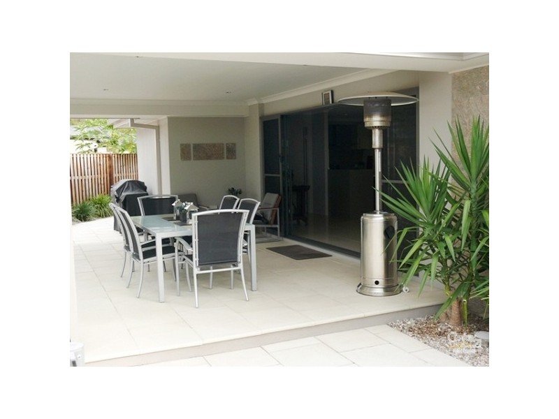 18 Elkins St, Pacific Pines QLD 4211
