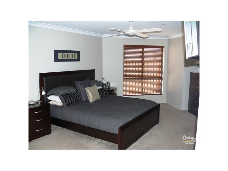 18 Elkins St, Pacific Pines QLD 4211