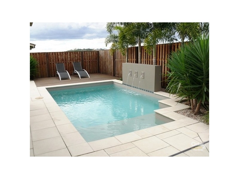 18 Elkins St, Pacific Pines QLD 4211