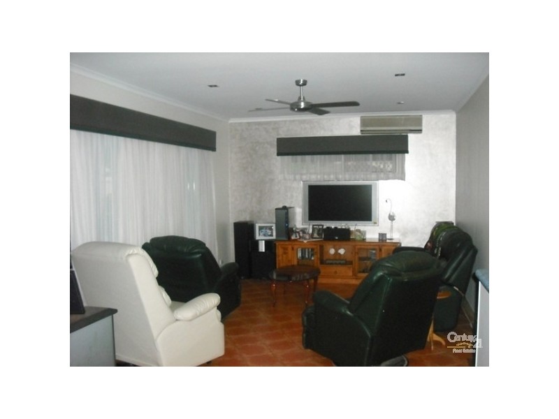 82 Imperial Pde, Labrador QLD 4215