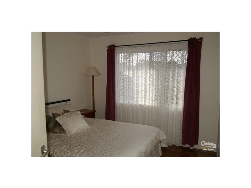 82 Imperial Pde, Labrador QLD 4215