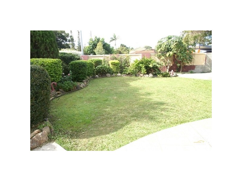 82 Imperial Pde, Labrador QLD 4215