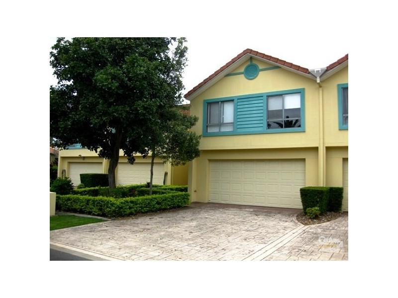 Clear Island Waters QLD 4226