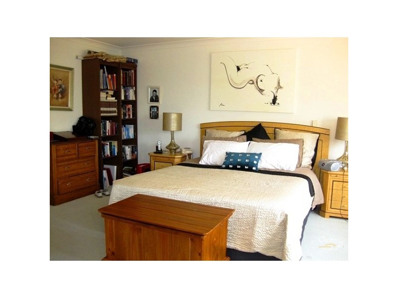 Clear Island Waters QLD 4226