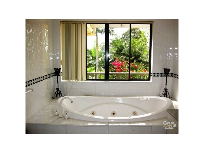 Clear Island Waters QLD 4226