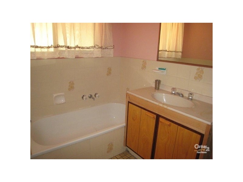 11 Lilac Way, Gaven QLD 4211