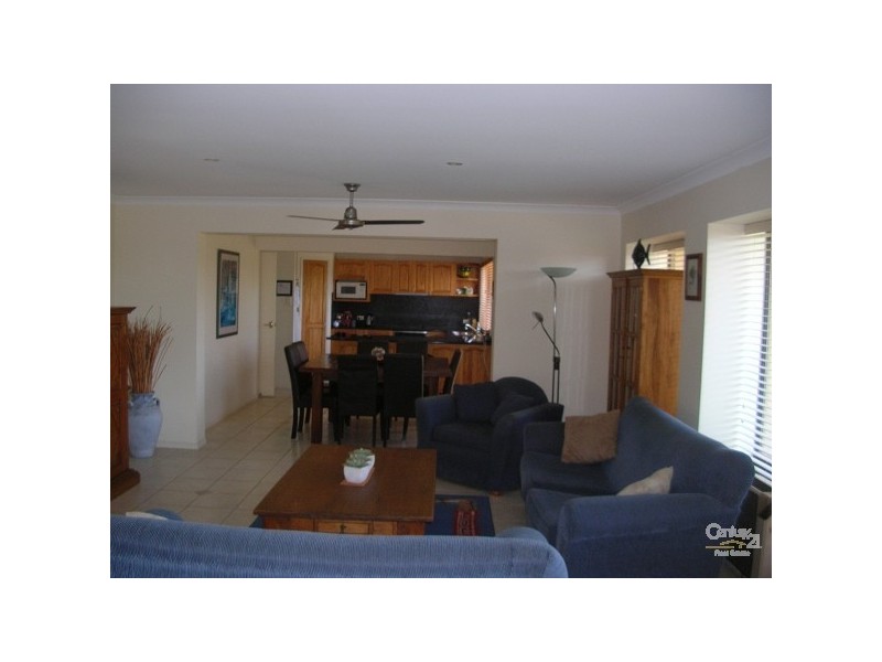 8 Nebraska Ct, Oxenford QLD 4210