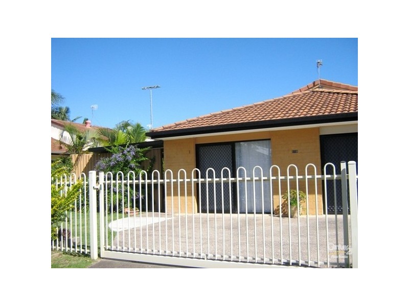 1/112 Kumbari Avenue, Labrador QLD 4215