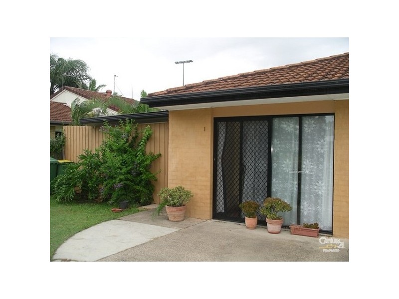 1/112 Kumbari Avenue, Labrador QLD 4215