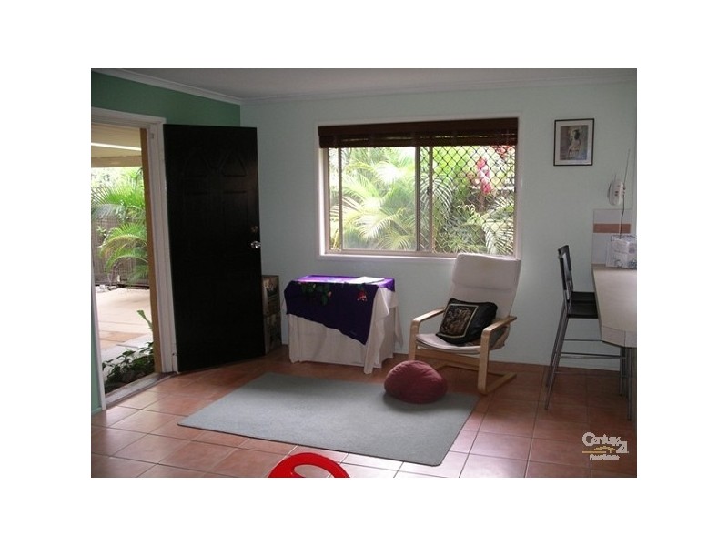 1/112 Kumbari Avenue, Labrador QLD 4215