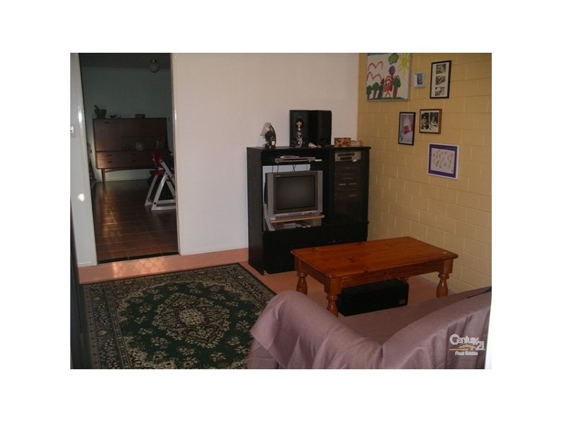 1/112 Kumbari Avenue, Labrador QLD 4215