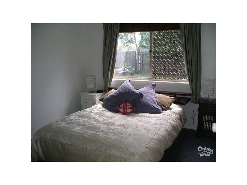 1/112 Kumbari Avenue, Labrador QLD 4215