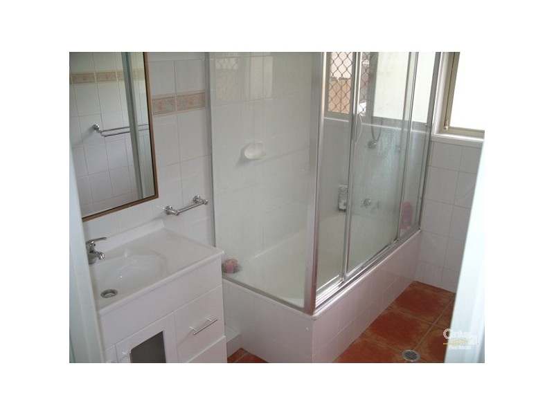 1/112 Kumbari Avenue, Labrador QLD 4215