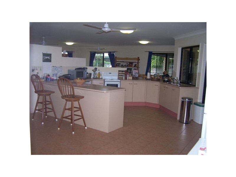 Bushland Beach QLD 4818