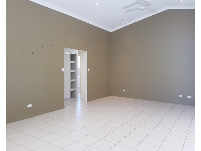 2 Alpine Court, Mount Louisa QLD 4814