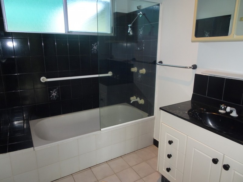 3 Tania Crt, Burdell QLD 4818