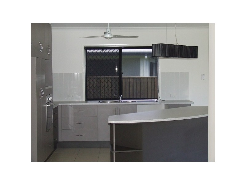 Bushland Beach QLD 4818