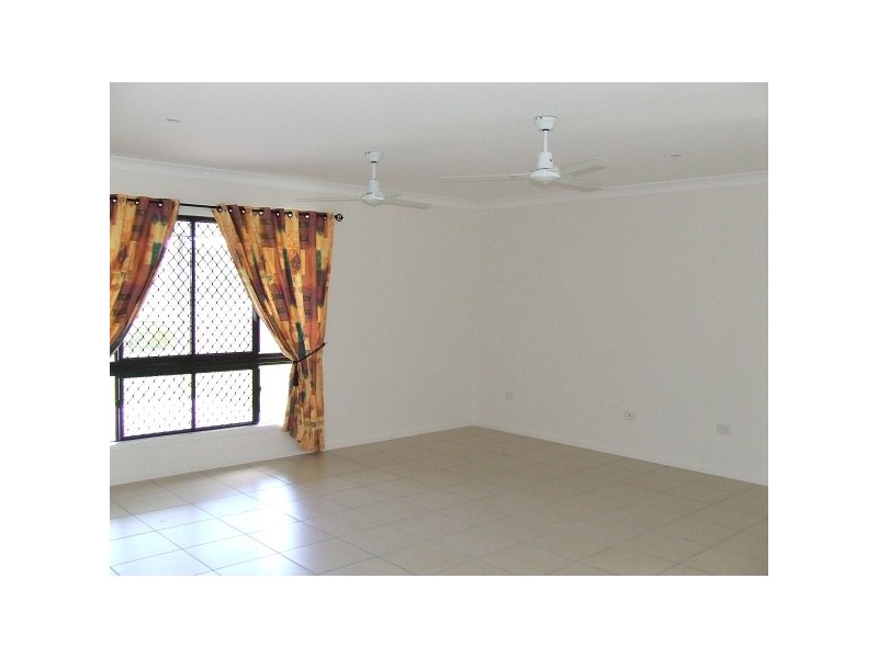 Bushland Beach QLD 4818