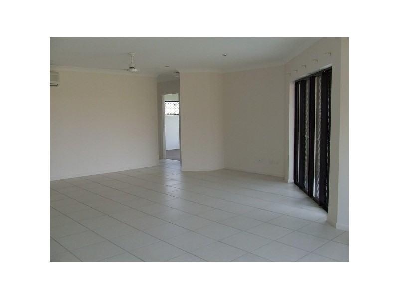 30 Daintree Drive, Bushland Beach QLD 4818