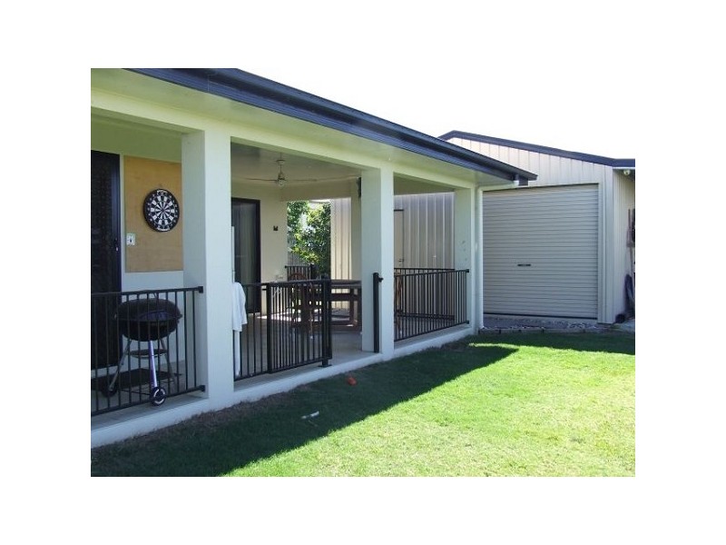 Bushland Beach QLD 4818