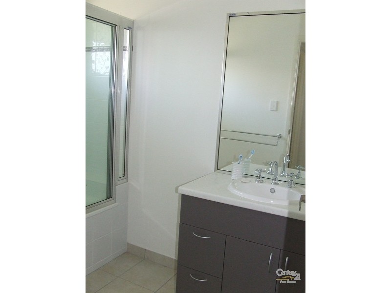 Bushland Beach QLD 4818