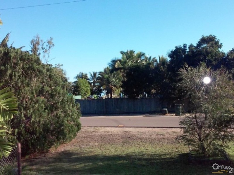 37 The Esplanade, Toolakea QLD 4818