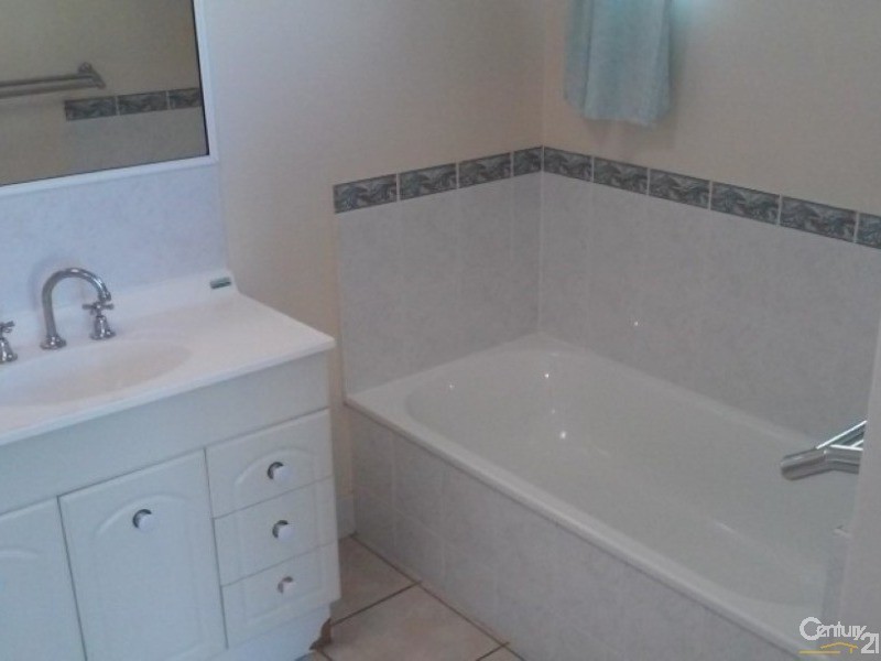 37 The Esplanade, Toolakea QLD 4818