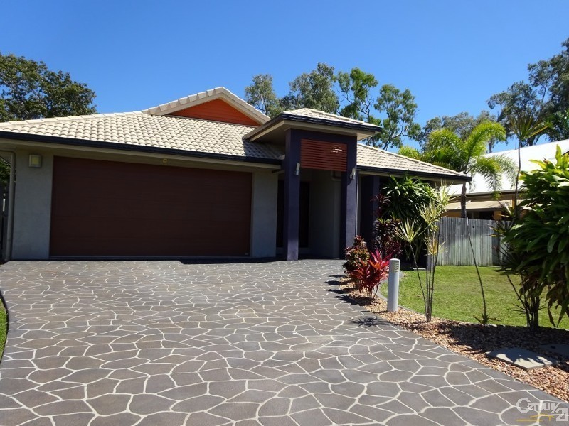 Bushland Beach QLD 4818