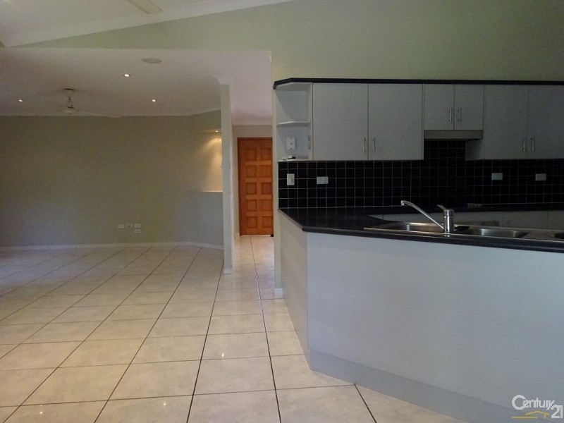 Bushland Beach QLD 4818