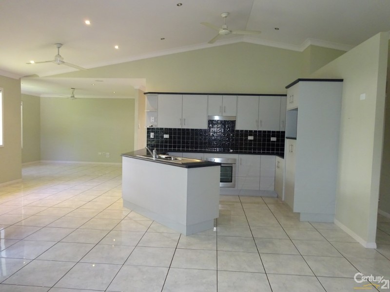 Bushland Beach QLD 4818