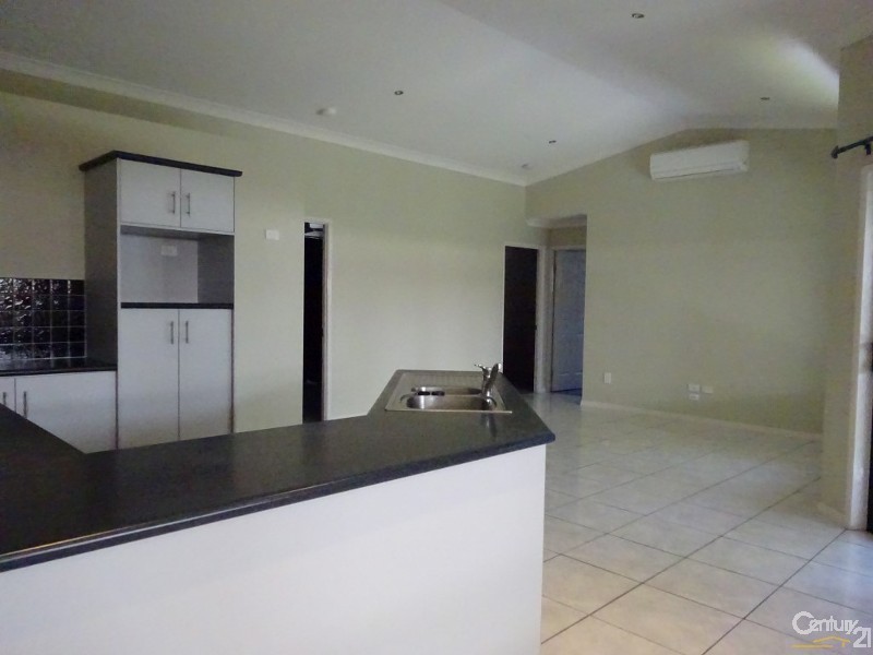 Bushland Beach QLD 4818