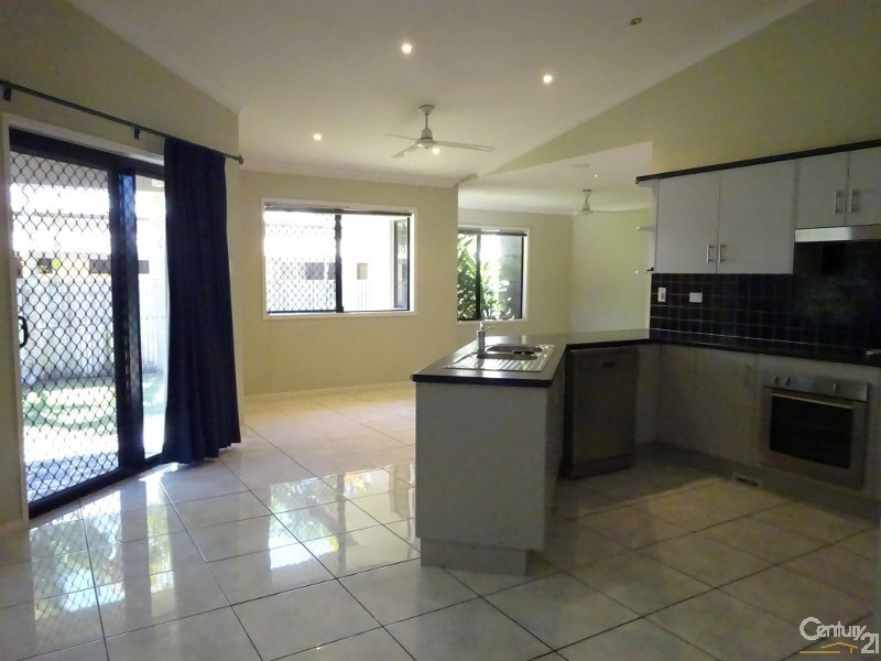 Bushland Beach QLD 4818