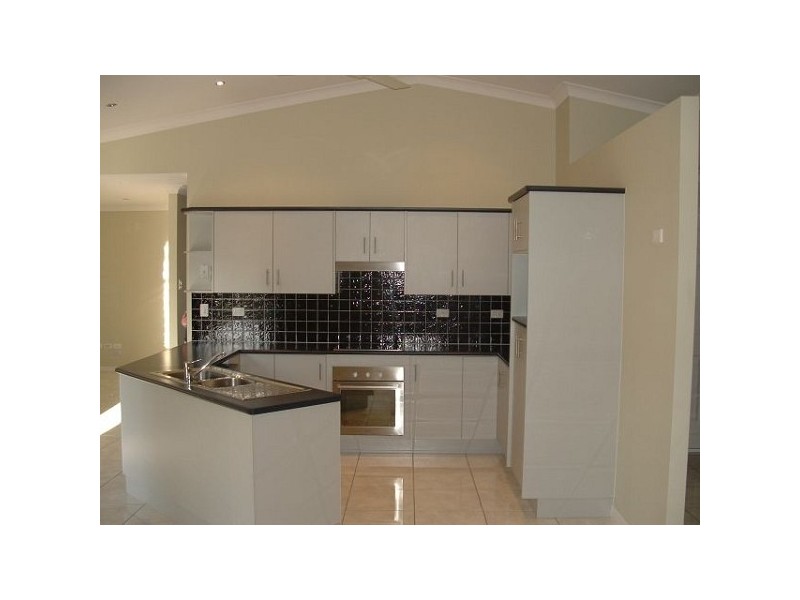 Bushland Beach QLD 4818