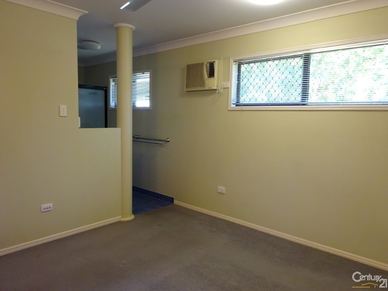 Bushland Beach QLD 4818