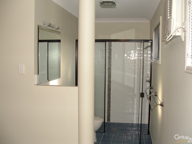 Bushland Beach QLD 4818