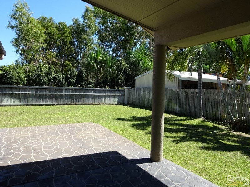 Bushland Beach QLD 4818