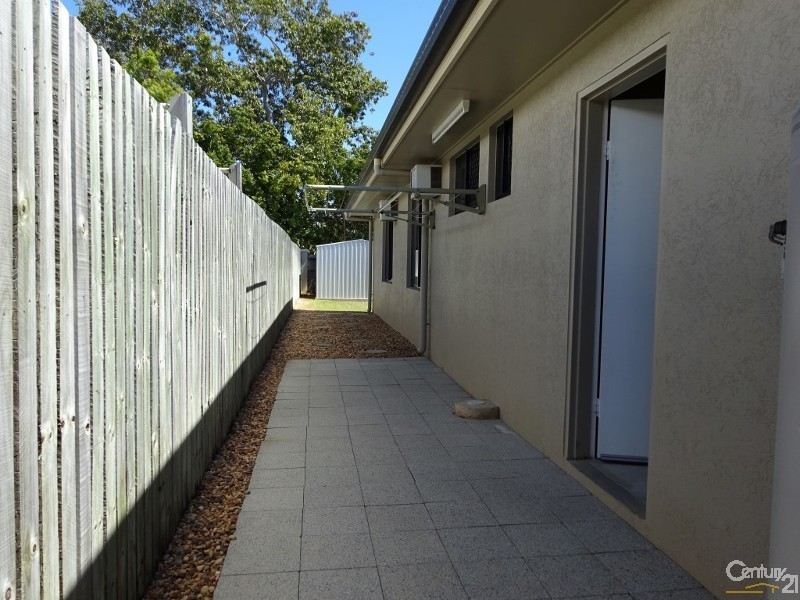 Bushland Beach QLD 4818