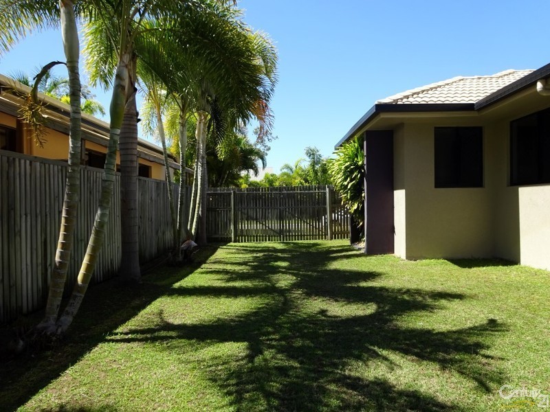 Bushland Beach QLD 4818