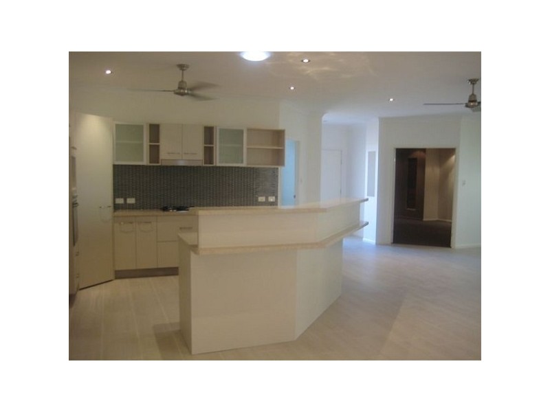 Bushland Beach QLD 4818