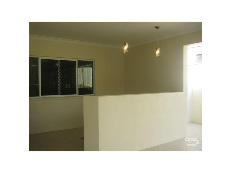 Bushland Beach QLD 4818