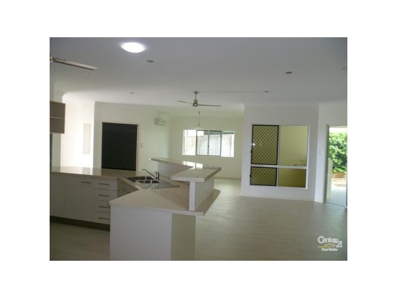 Bushland Beach QLD 4818