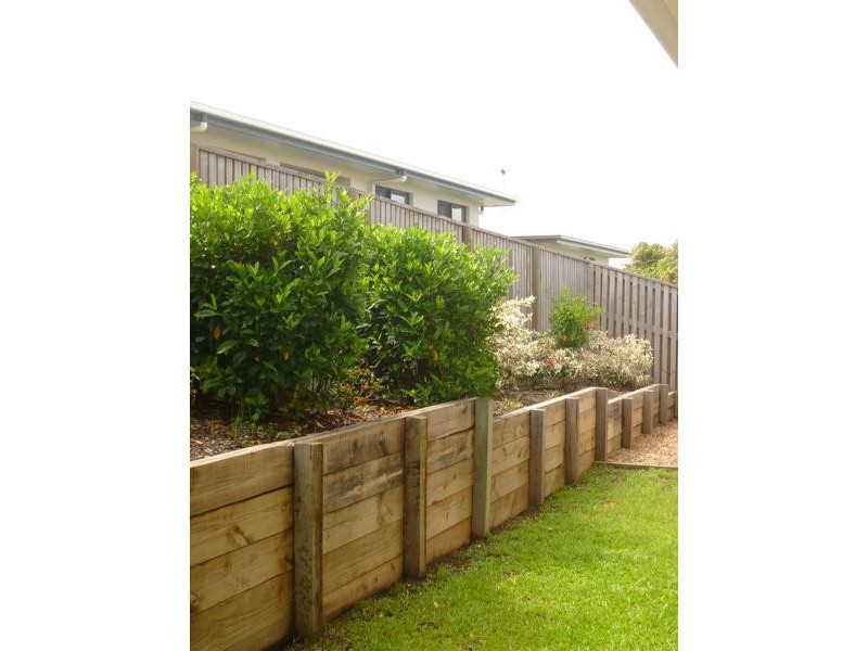 Bushland Beach QLD 4818