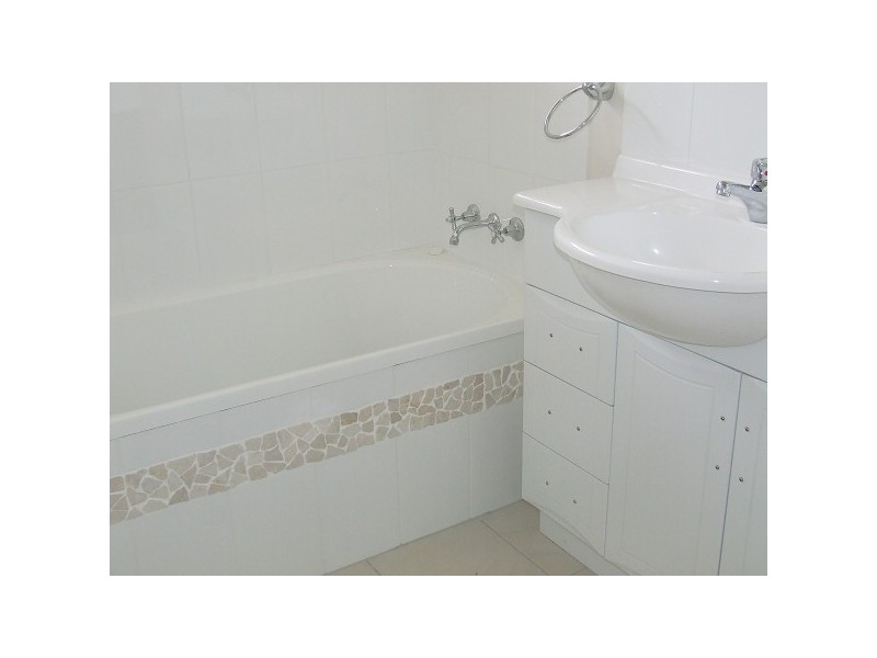 Bushland Beach QLD 4818